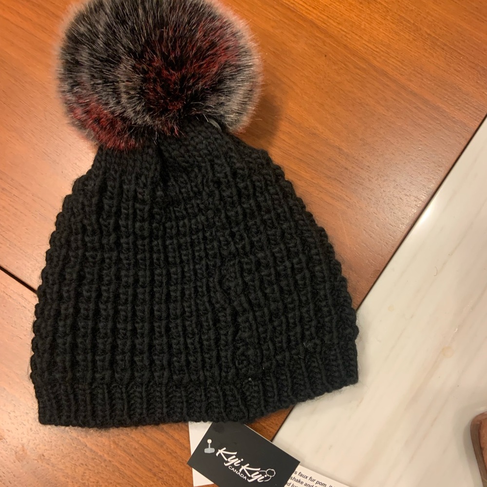 Women’s cable knit beanie NWT